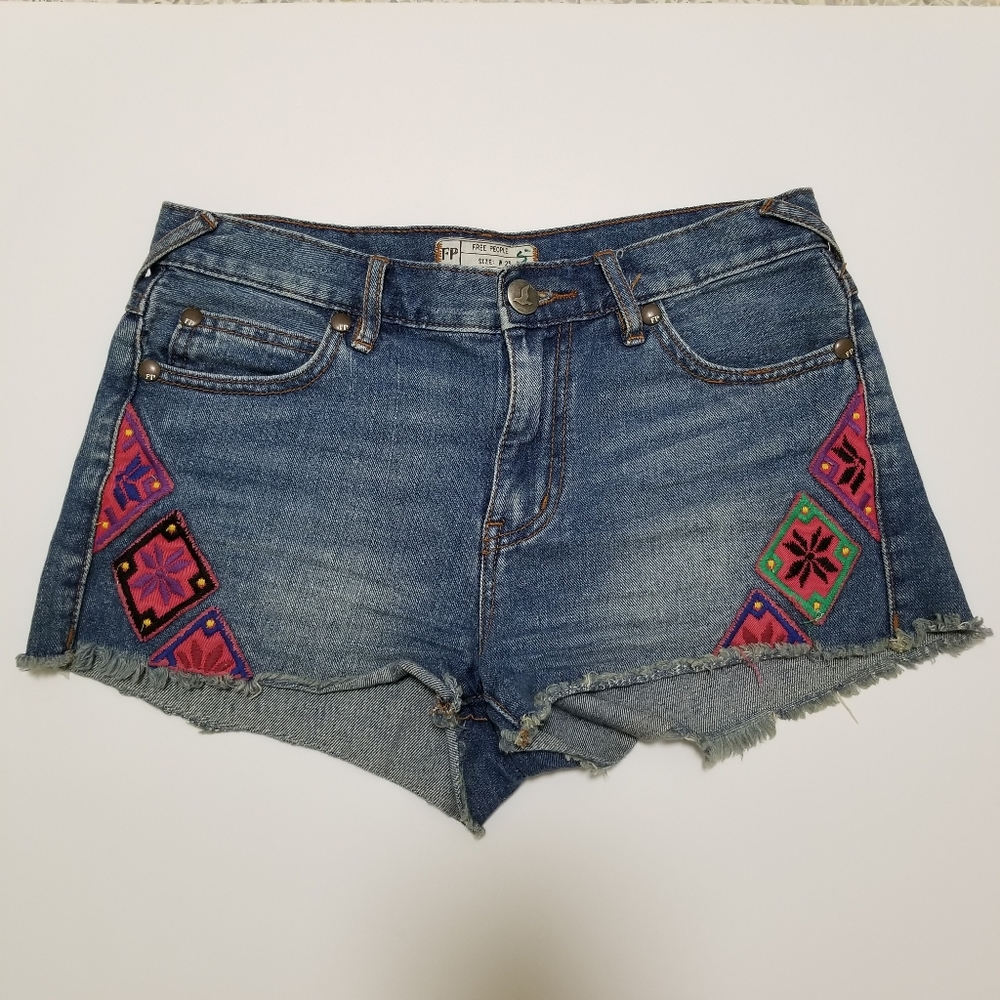 Free People Shorts Denim Jean Cut Off Patchwork Aztec Blue Frayed Sz 25 Boho
